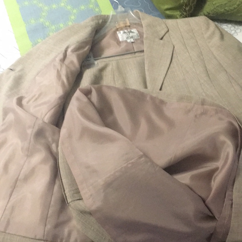 Vintage style Oat color 2 piece skirt/jacket suit - Picture 8 of 8